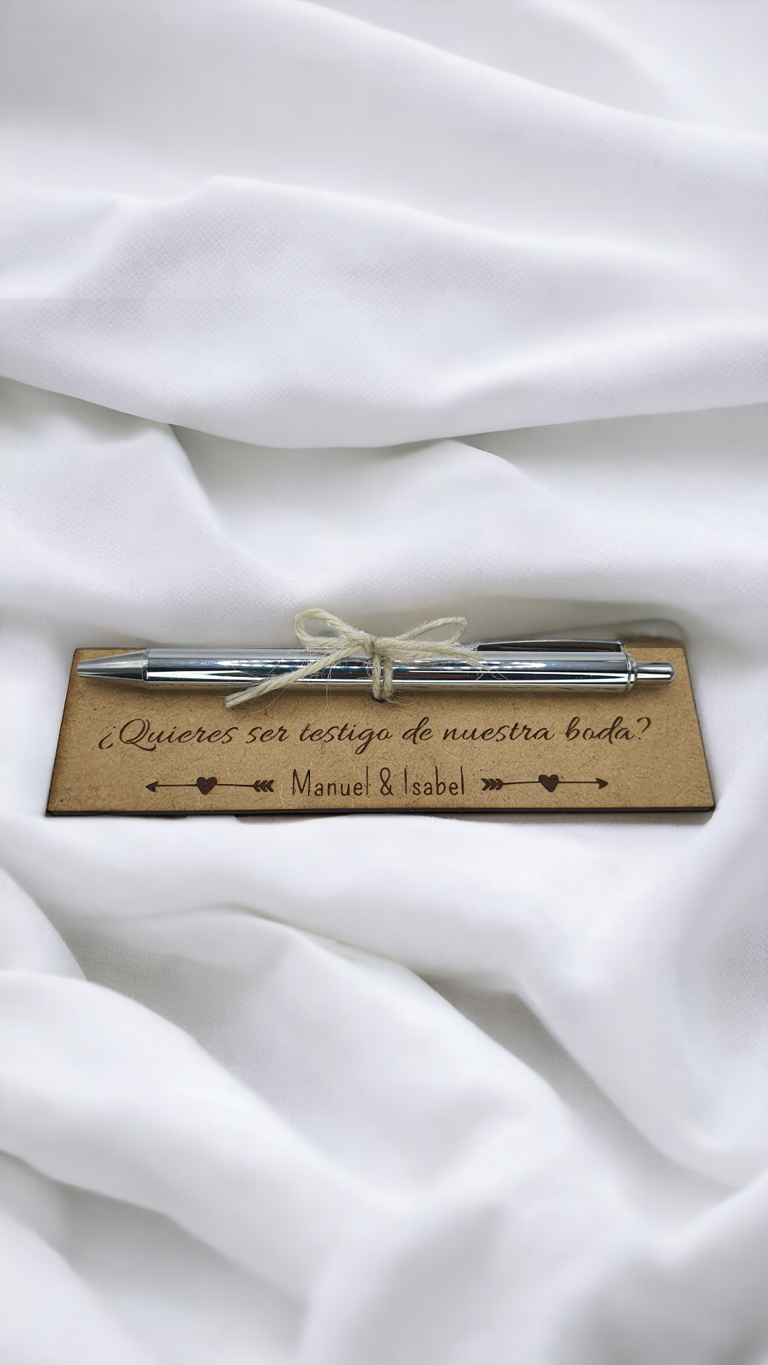 TABLILLA PERSONALIZADA PARA TESTIGO DE BODA CON BOLÍGRAFO