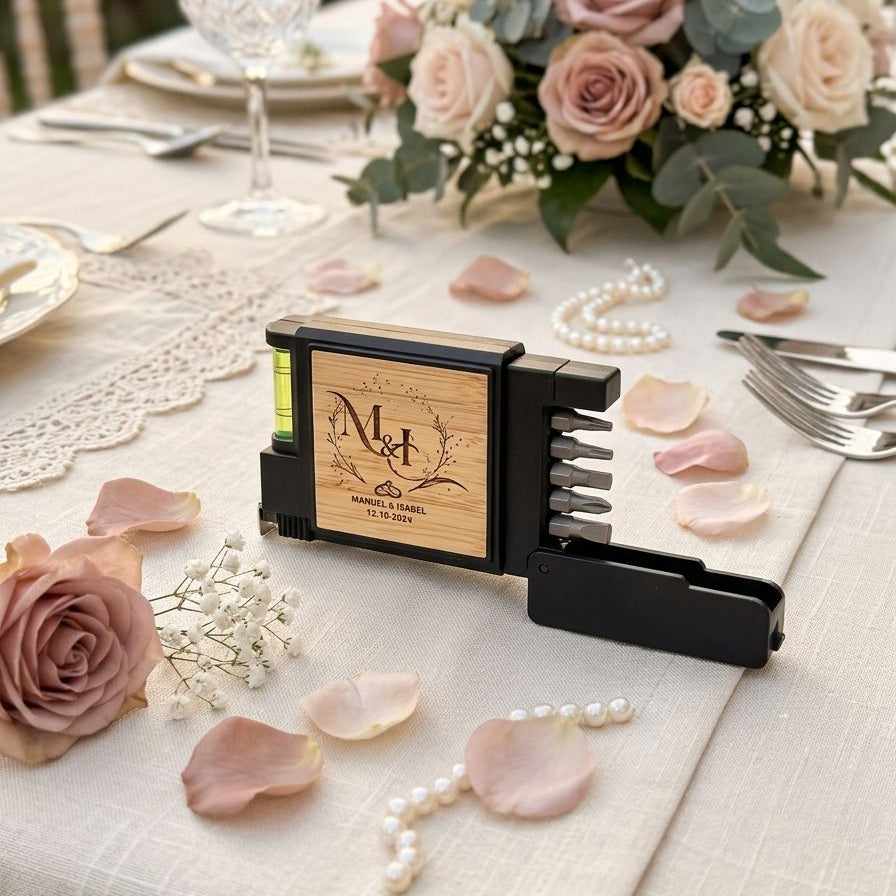 Flexómetro Multiherramienta de Bambú Personalizado · 7 Funciones · Detalle para Invitados de Boda