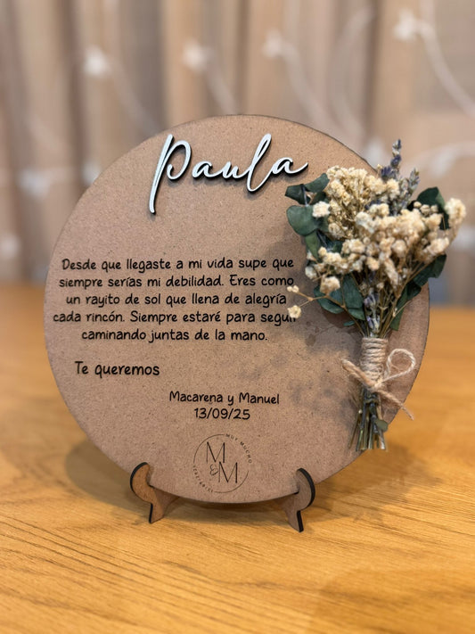 Placa con dedicatoria y ramillete