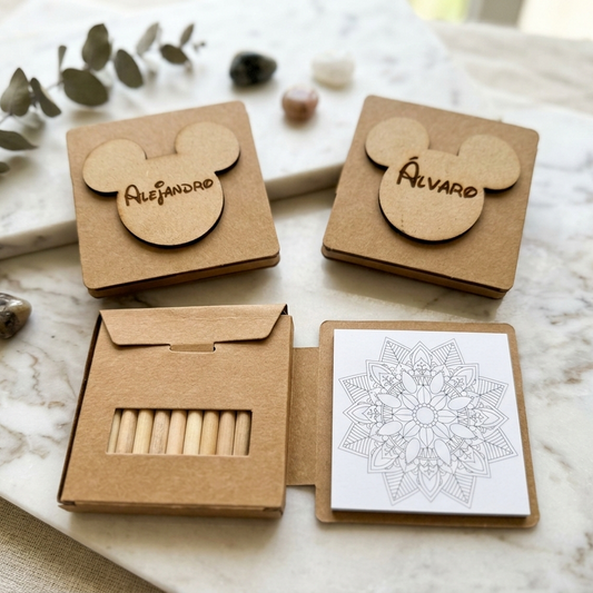 Set Infantil para Colorear Personalizado con Nombre en Madera – Forma Mickey