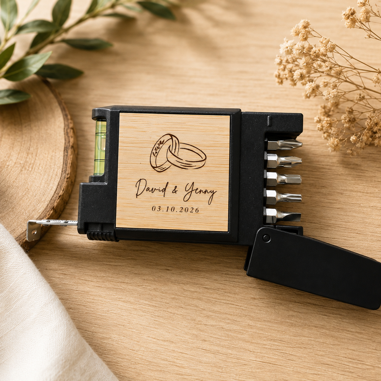 Flexómetro Multiherramienta de Bambú Personalizado · 7 Funciones · Detalle para Invitados de Boda